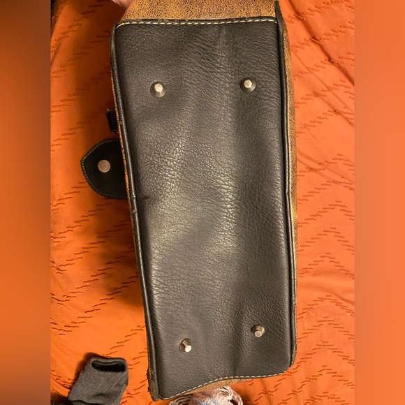 Used Western style purse and matching wallet set - Picture 10 of 13